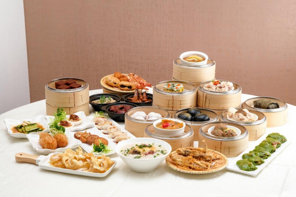 超過40款精緻手工點心小食、粥粉麵及甜品，全部即叫即做，任點任食。