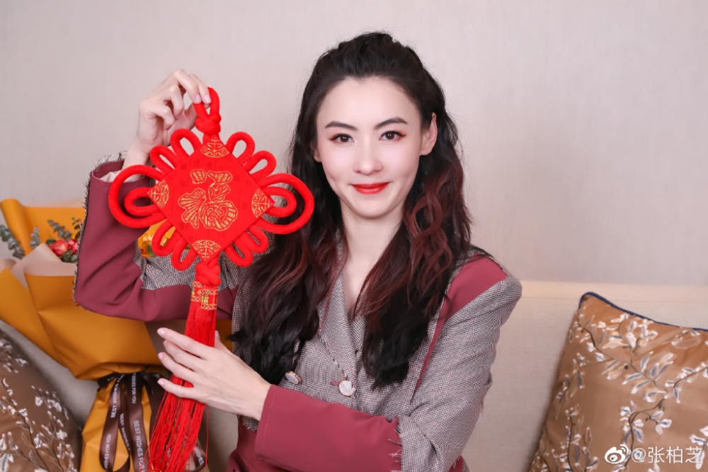 喺《乘風破浪的姐姐2》節目中演員出身嘅張柏芝唱跳都唔太跟得上,更被指「划水」hea跳,對於「唱跳划水」呢個標籤,佢表示會坦然接受