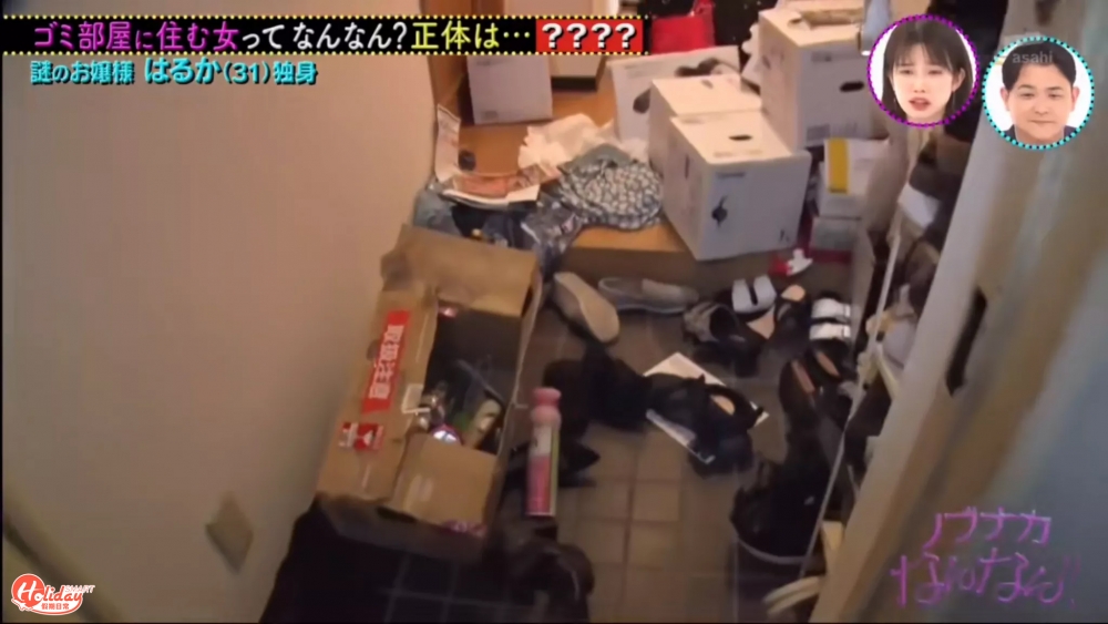 速遞嘅紙盒亦放滿地上。