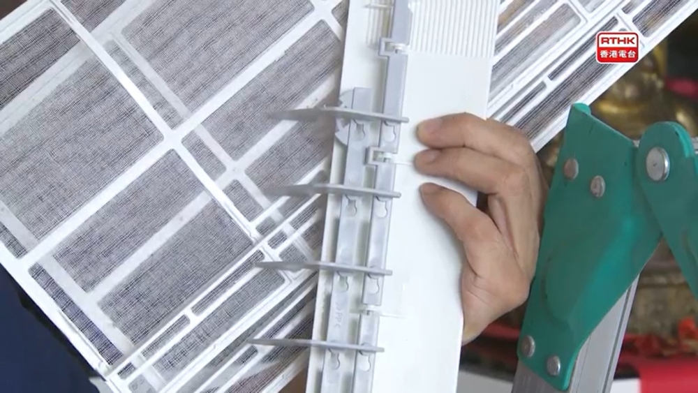 定期更換隔層網。