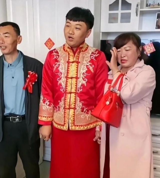 新郎嘅父母都表示非常滿意新抱,指新娘有本事