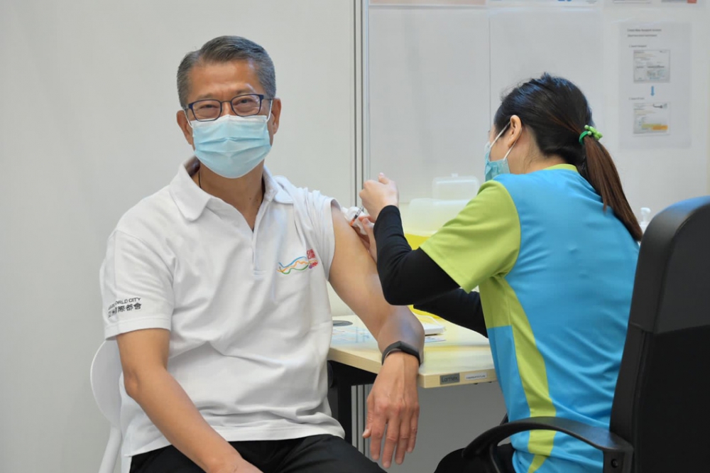 香港財政司司長陳茂波已完成接種兩劑疫苗。
