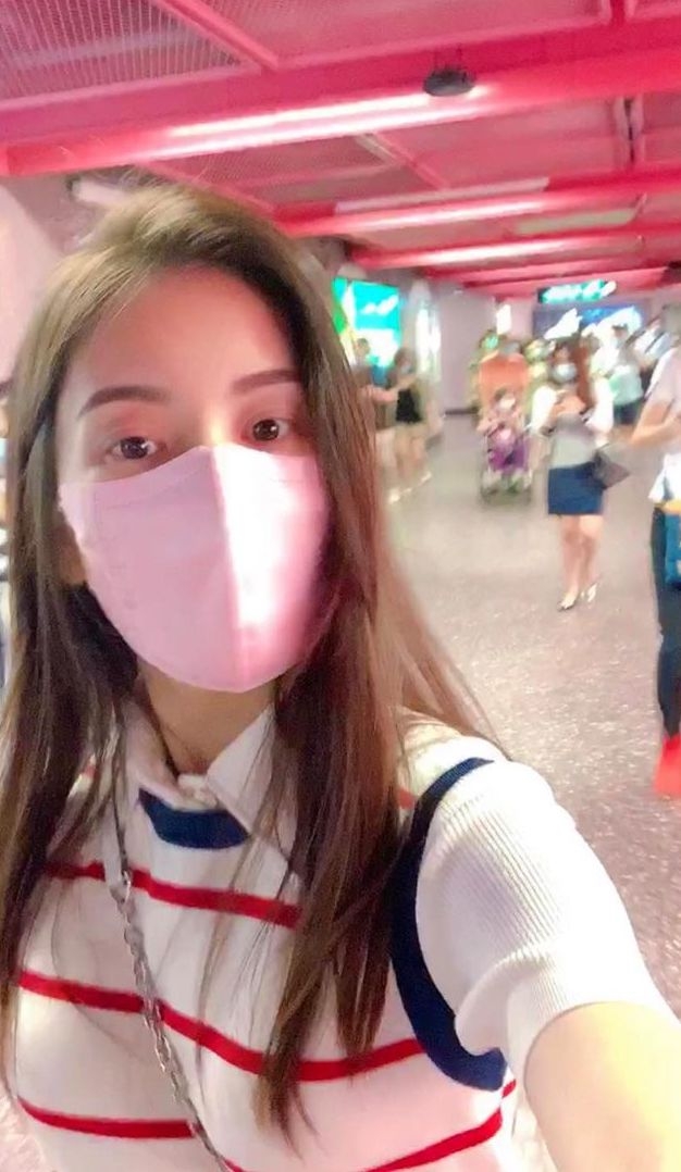 方媛素顏出巡搭地鐵