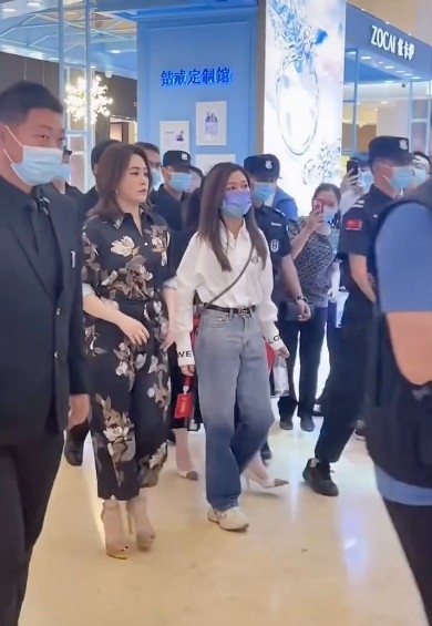 阿嬌身型相當臃腫