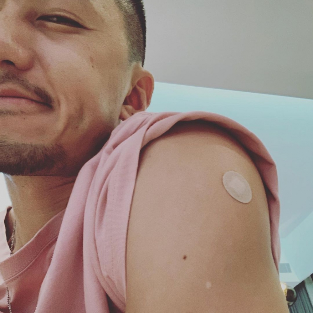 袁偉豪最近就喺IG公開佢接種新冠疫苗嘅相片