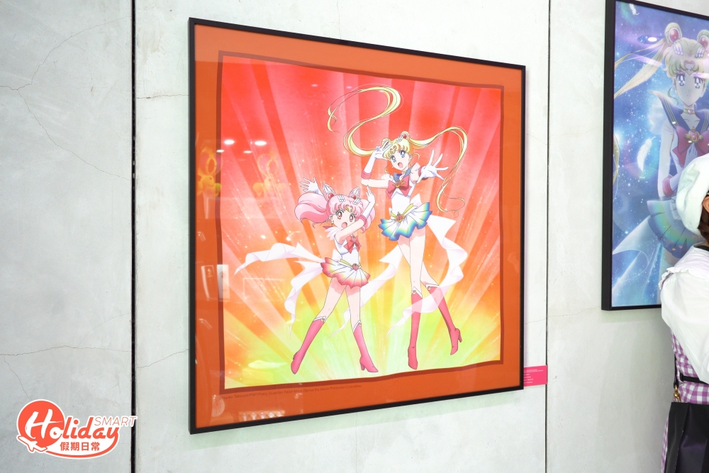 首度以絲巾畫形式登場