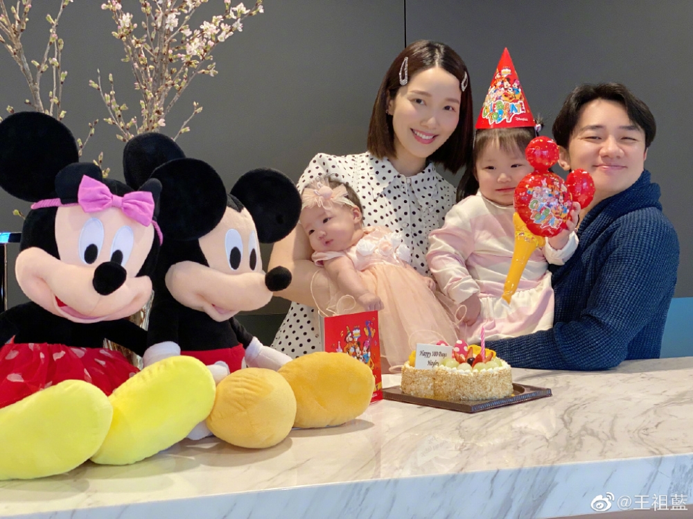 王祖藍大女王天韻(Gabby)已兩歲半大,上年李亞男再誕下細女Hayley