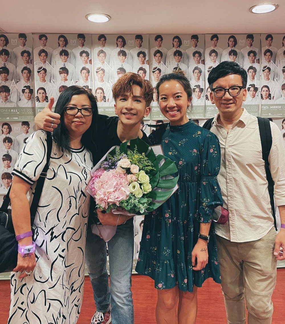 Anson Lo姐姐Sharon亦有喺尾場同父母齊齊現身支持細佬