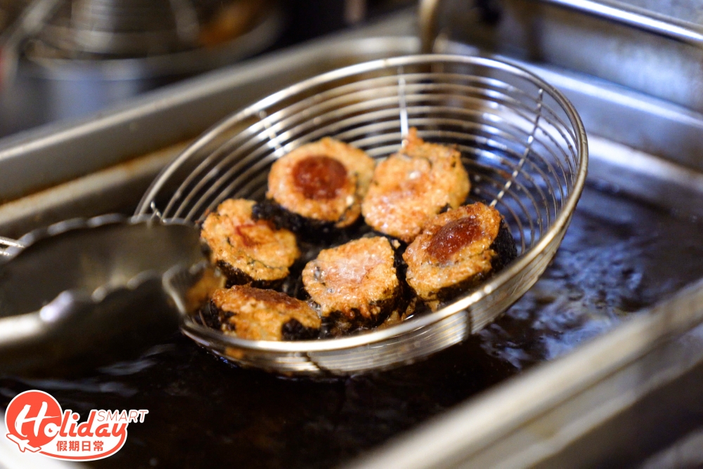 小食店主打多款炸物,全部即叫即炸,保證熱辣辣。