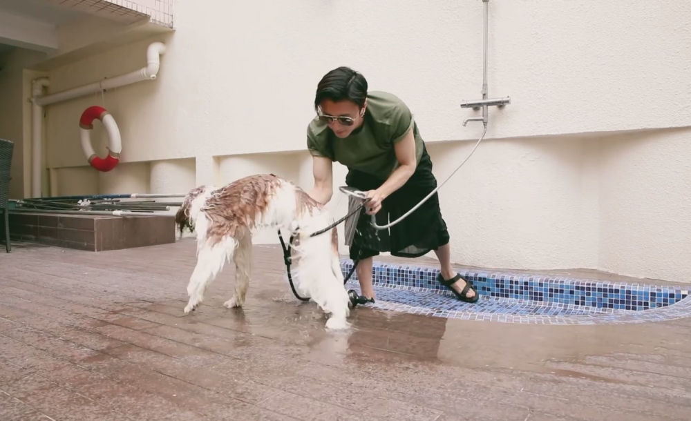 設有小水池專畀謝霆鋒為愛犬洗白白