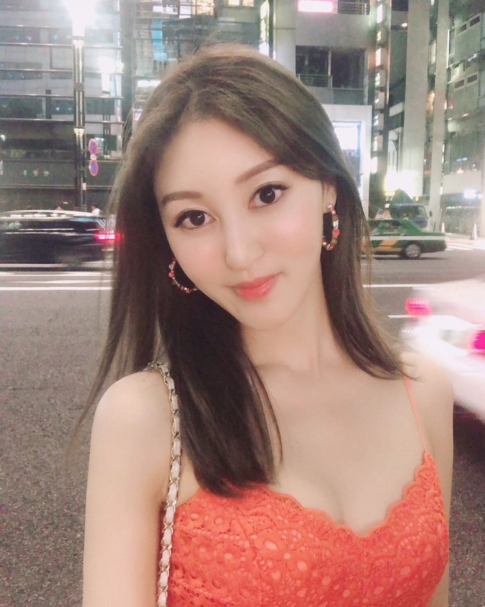 何艷娟2018年與66歲嘅澳博營運總裁吳志誠結婚