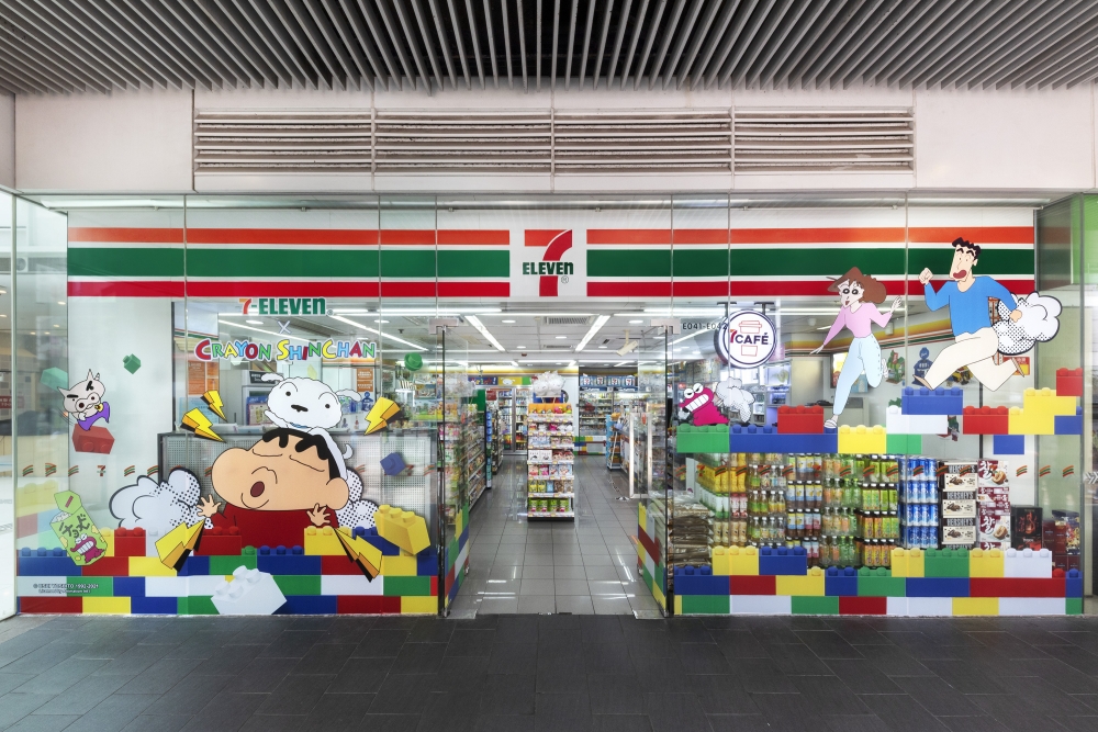 將軍澳店舖佈滿蠟筆小新!
