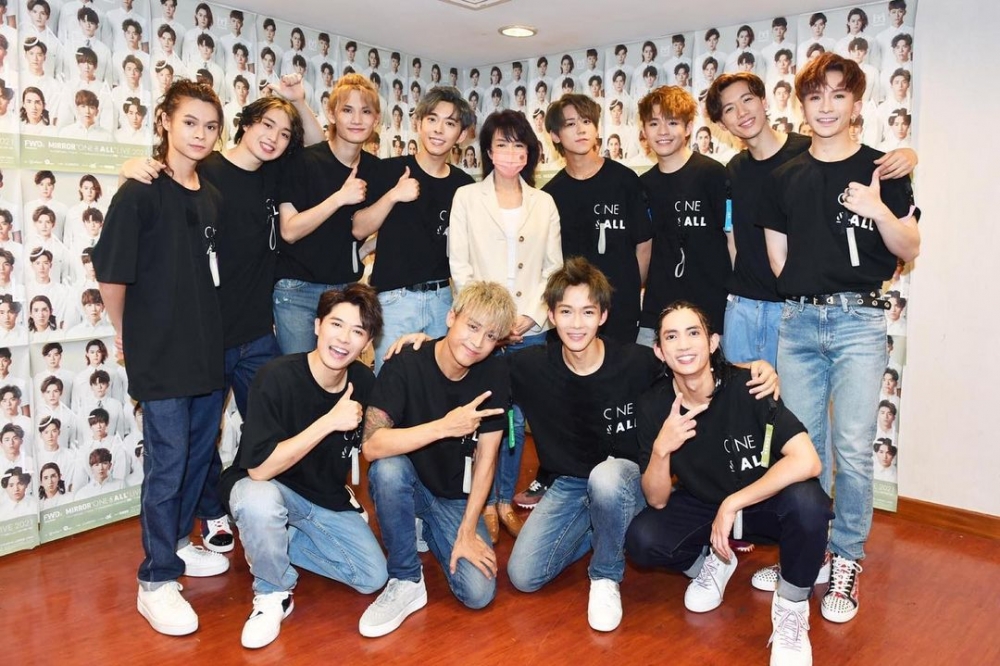 Do姐喺IG表示：「昨晚看了 #mirror 演唱會首場！好睇！多謝邀請！」