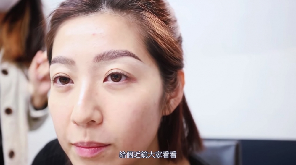 只係化咗「原生眉」嘅Yoyo喺未上粉底、遮瑕嘅情況下無懼公開臉上暗瘡、痘印等瑕疵