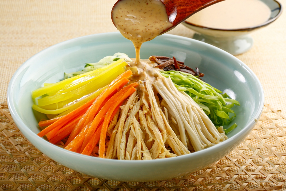 七彩雞絲拌冷麵