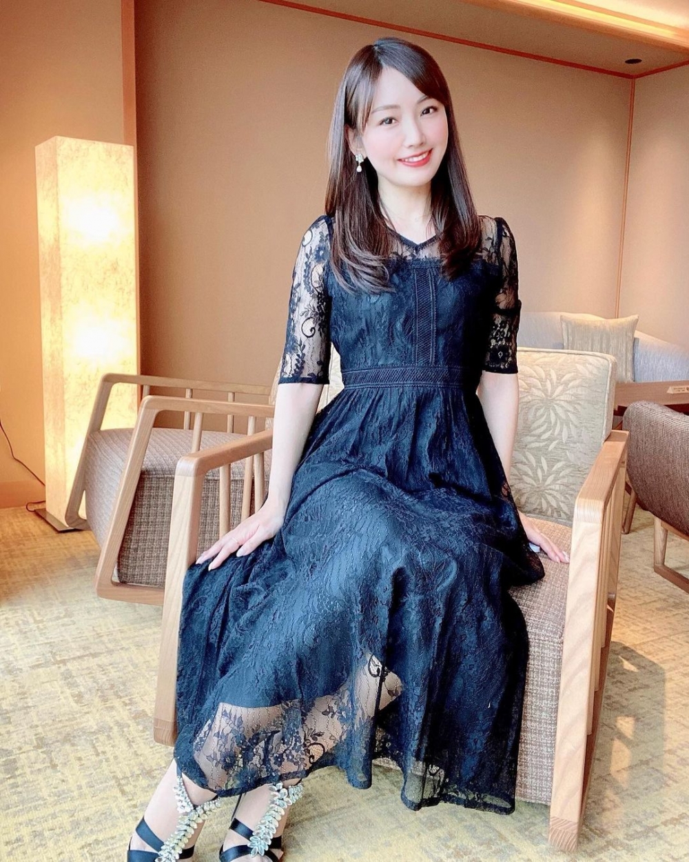 川端歩讀大學期間懷孕後決定休學結婚,不過26歲嘅佢同丈夫離婚重返校園,獨力撫養女兒長大