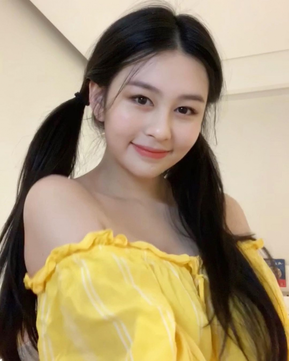 有網友就直指佢似乎唔同咗樣,同之前嘅相有頗大分別