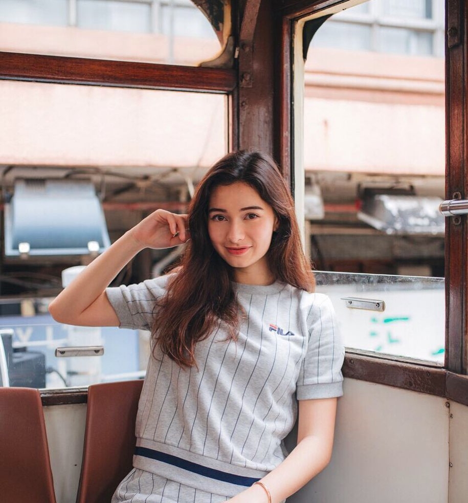 21歲嘅姚祖恩Jojo Rhodes係中英混血兒