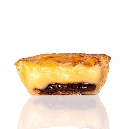 店舖主打正宗葡撻,配方跟足傳統葡撻做法,外層鬆酥,內餡用上雞蛋及吉士製成,食落甜而不膩,令人一口接一口。