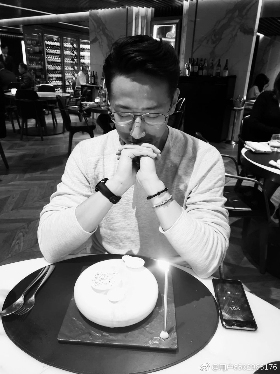 施伯雄係全國政協施子清長孫,爸爸擔任家族公司董事總經理