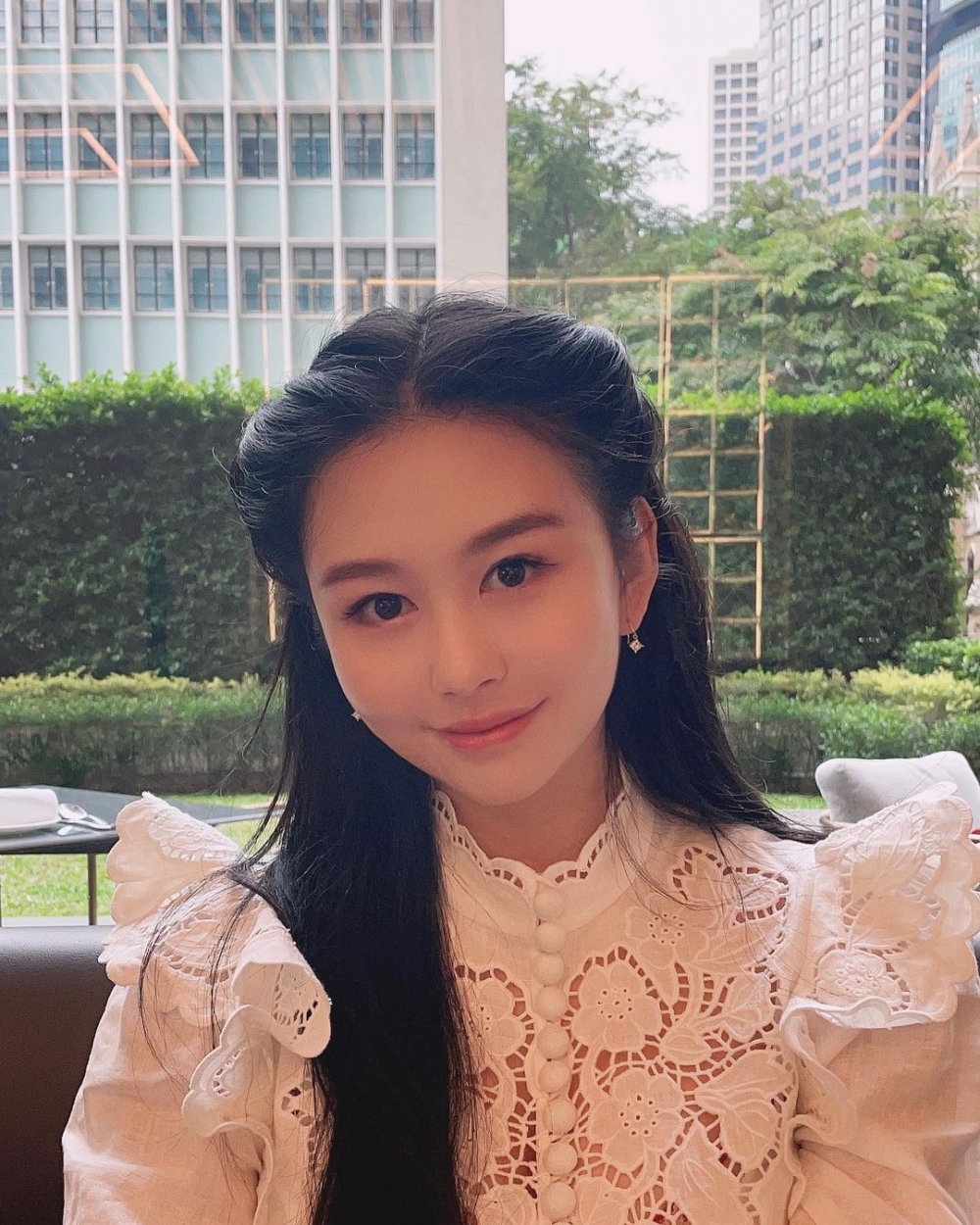 邱淑貞大女沈月有「最美星二代」之稱