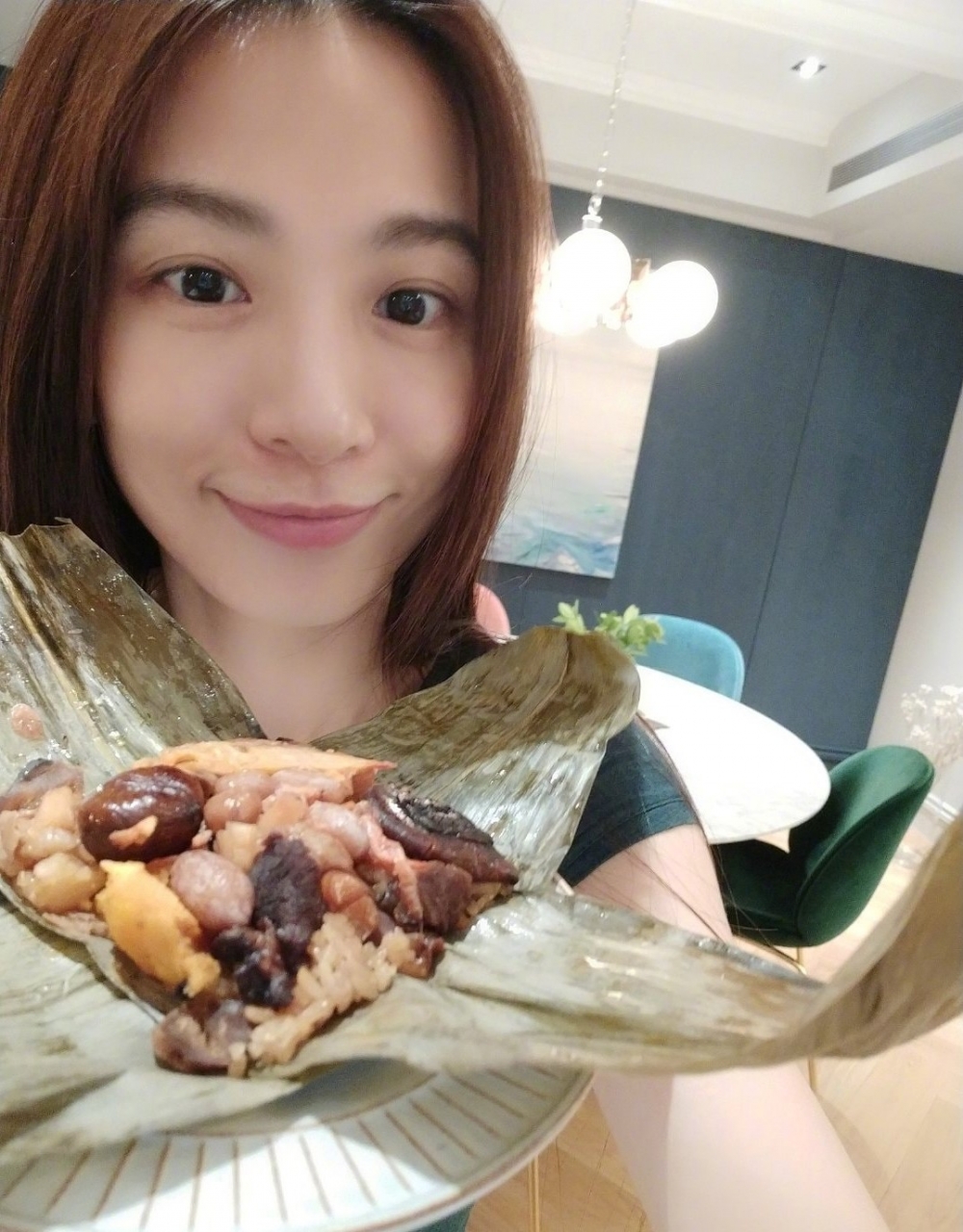 台灣歌手Hebe在IG話沒蛋黃的粽子不是堂堂正正的粽子！