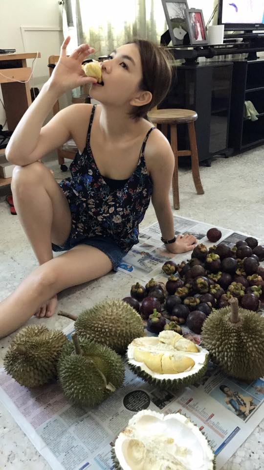 台灣女星Ella同大馬老公返馬六甲大嘆榴槤!