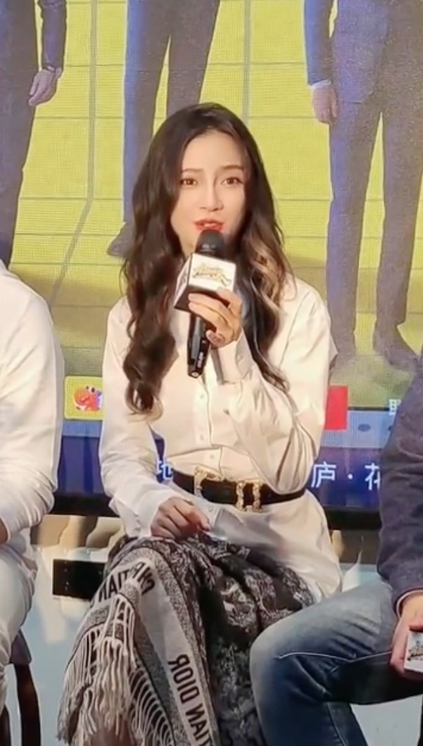 Angelababy出席《奔跑吧》宣傳活動
