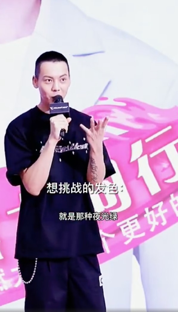 近日陳偉霆出席活動時被問到最想挑戰嘅髮色,佢回:「螢光綠!就是那種夜光綠。」