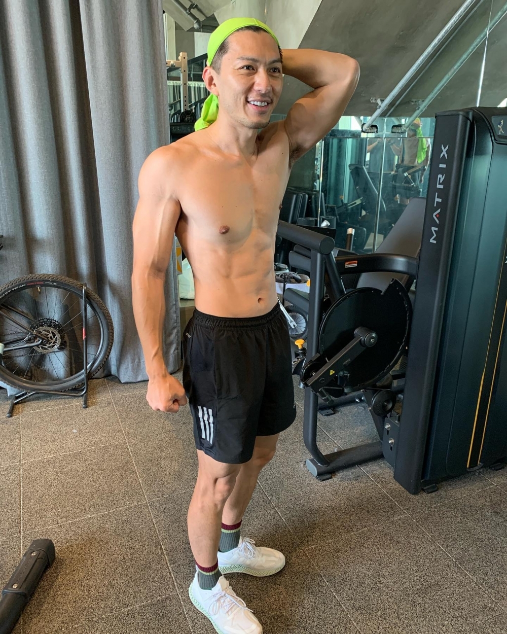 啱啱踏入40歲嘅袁偉豪向來中意做gym操fit自己