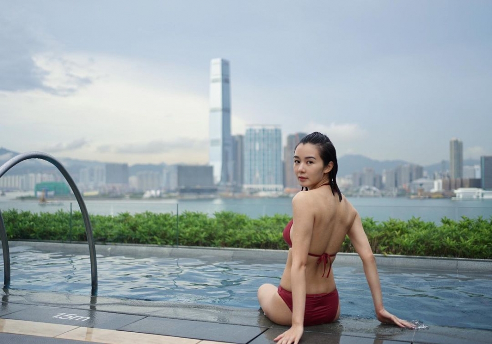 麥明詩話仲未諗好著一件頭定比堅尼