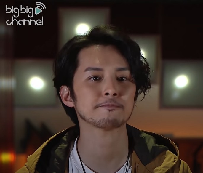 佢虛心接納批評,期望自己不斷進步