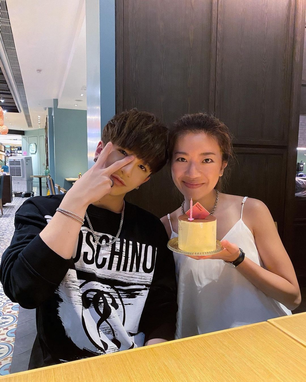 之前Anson Lo為家姐慶祝生日