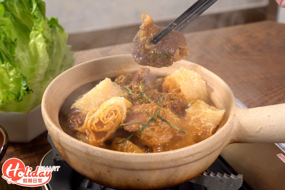 牛腩和薯仔炆到軟腍入味