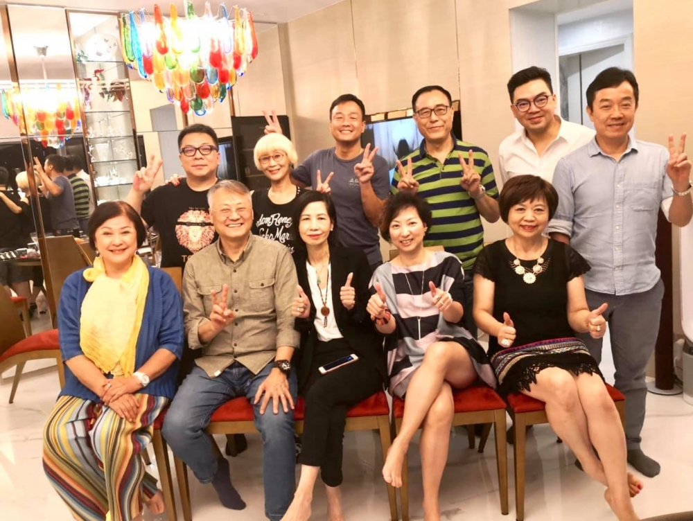 陳曼娜更會每年邀請好友去佢屋企開party