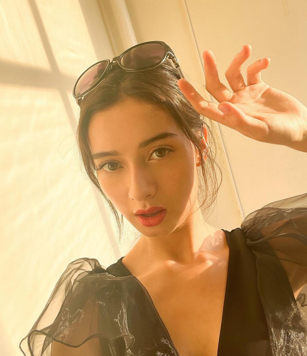 佢表示將來有意拍攝電影、電視劇同埋喺司儀方面發展