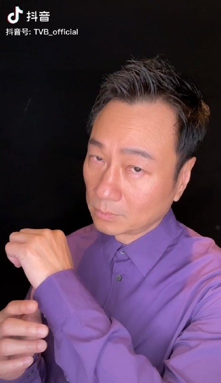 黎耀祥眼神陰險,一臉兇狠。