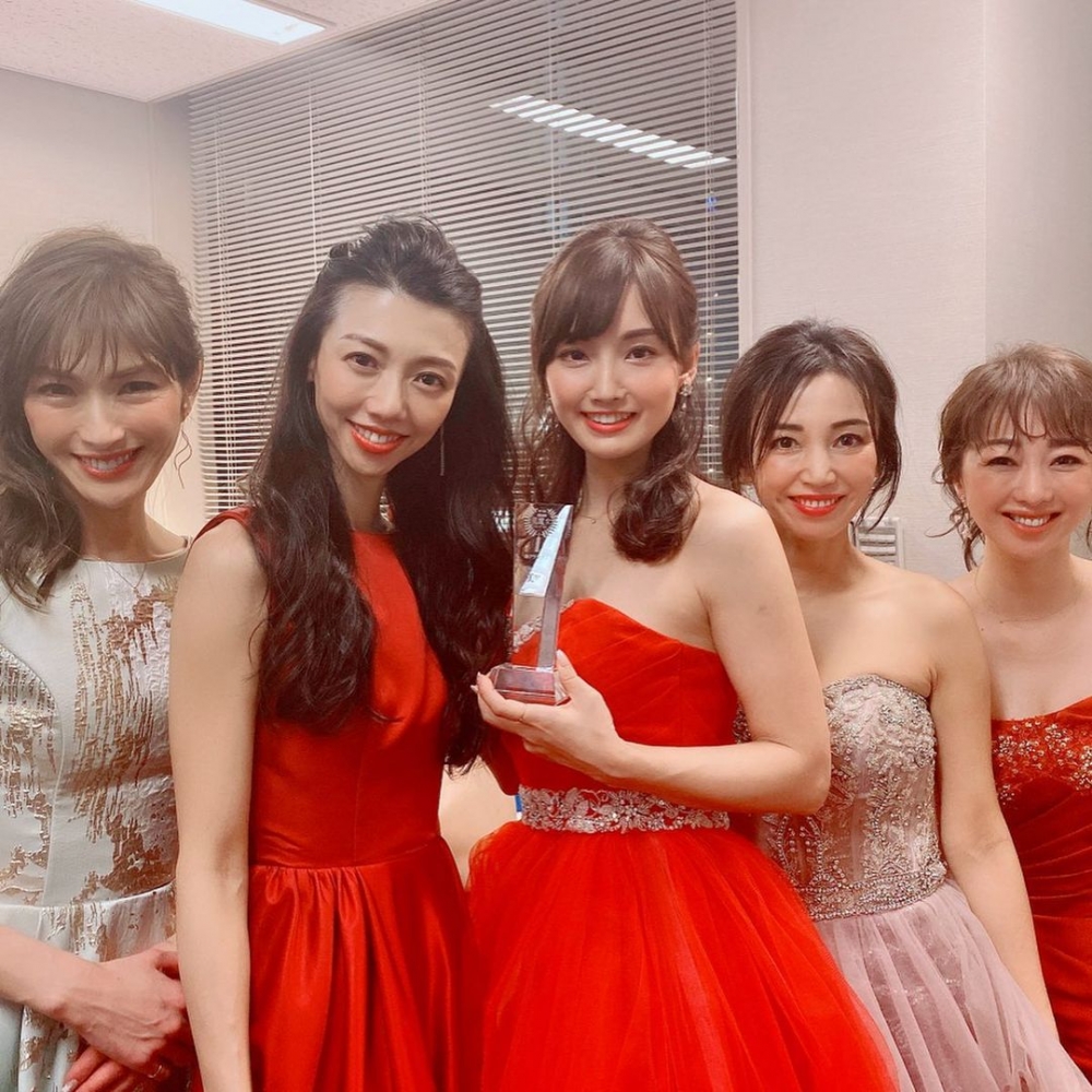 川端歩為人所認識全因為佢參加咗《日本國民美魔女大賽》,更成功奪得亞軍