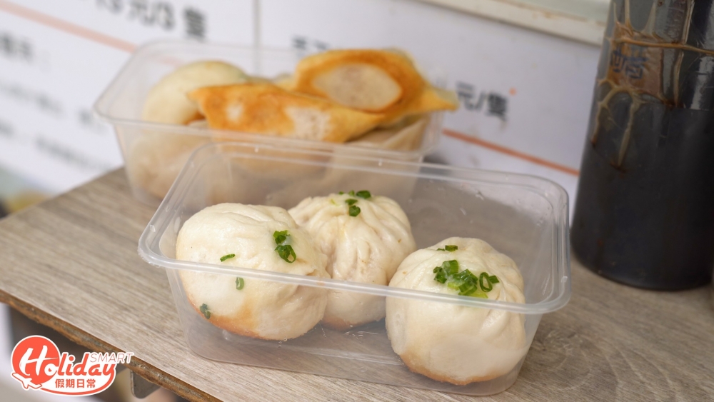 生煎包皮薄餡靚,包底煎到金黃酥脆,裏面湯汁多到滿瀉,食落香口。