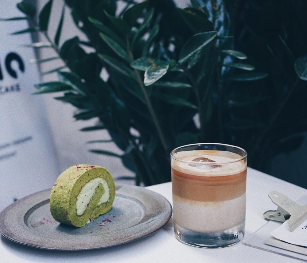 JOMO Coffee & Cakes IG