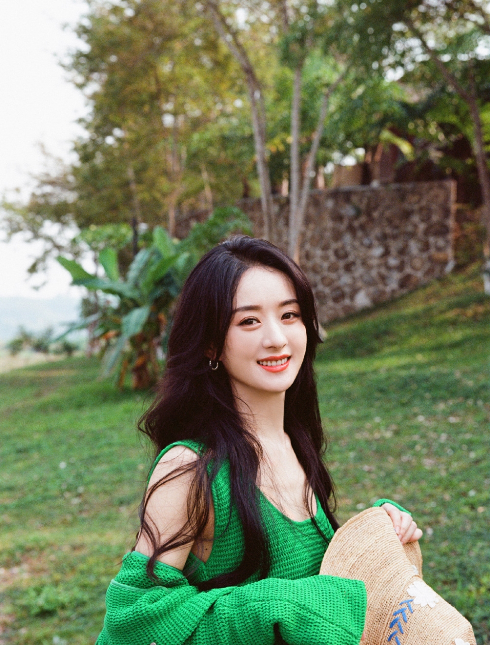 有網友猜測趙麗穎因為離婚壓力太大導致出現脫髮、甚至禿頭問題