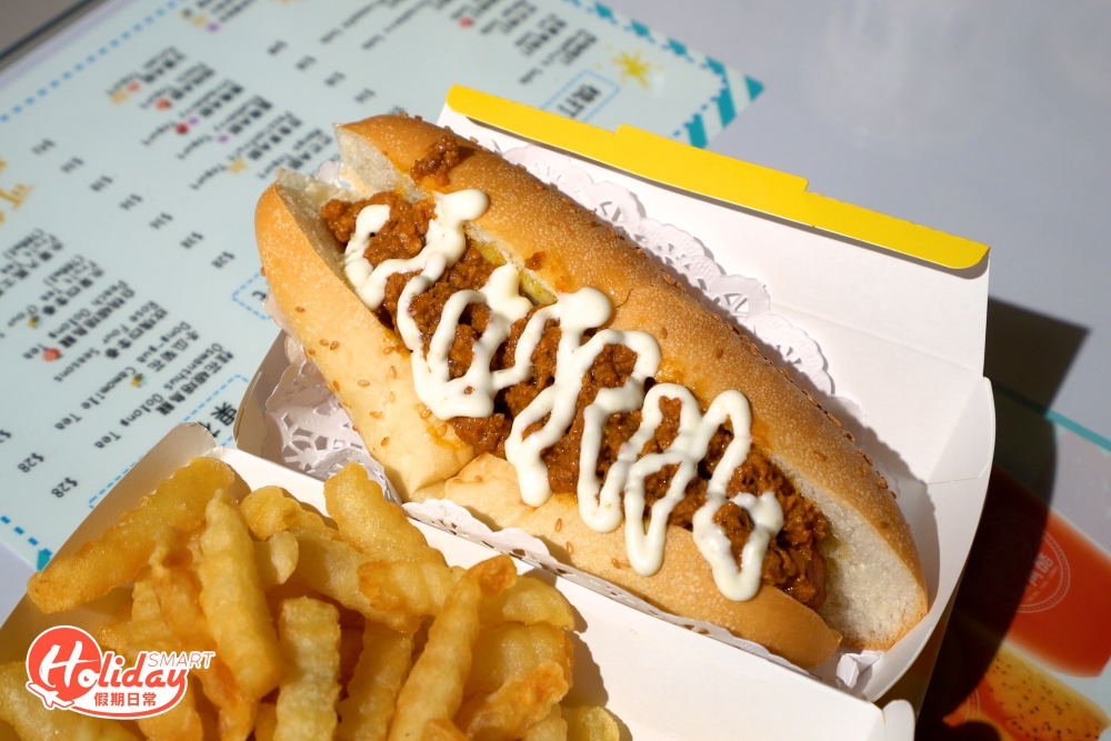 何文田老字號熱狗店「Hot Dog Link」，為全港第一間德國熱狗專門店，最厲害的是店內出品全都是香港製造，更自設專業德國腸工場。