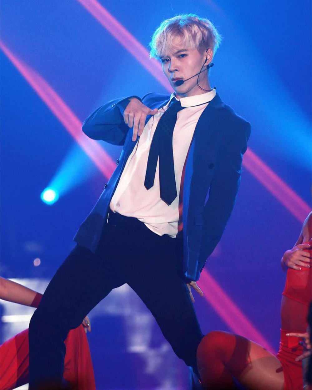 細貓以男團「Catchers」成員身份出過道