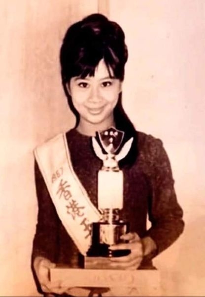 陳曼娜有「Manna姐」、「萬朱莎華」等暱稱，曾效力亞州電視、TVB、香港電視等