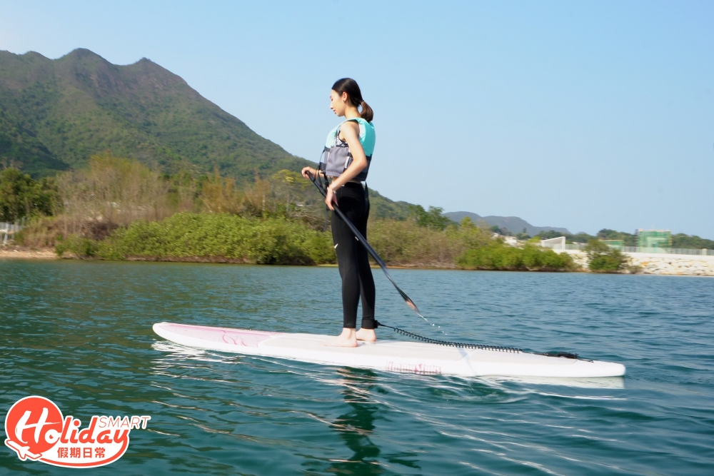 船灣海除了適合玩直立板瑜伽外,還適合單玩直立板,對比其他水上活動,直立板較容易控制,可以輕鬆欣賞周圍的景色。