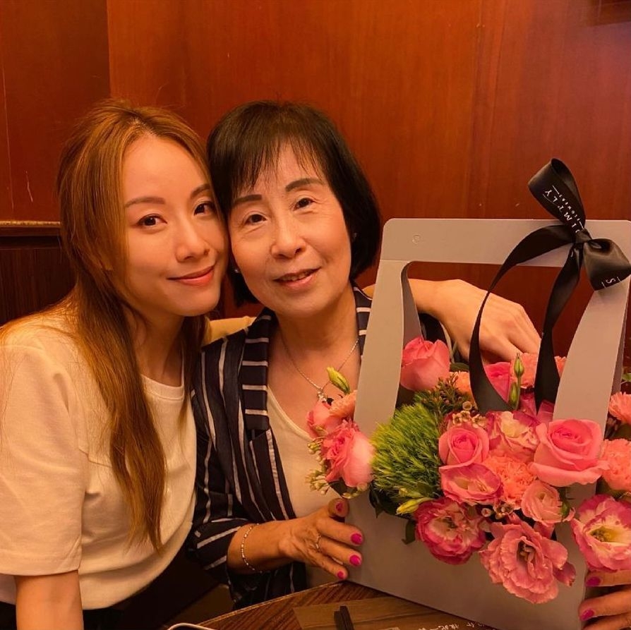 Stephy母親節送花為媽媽慶祝