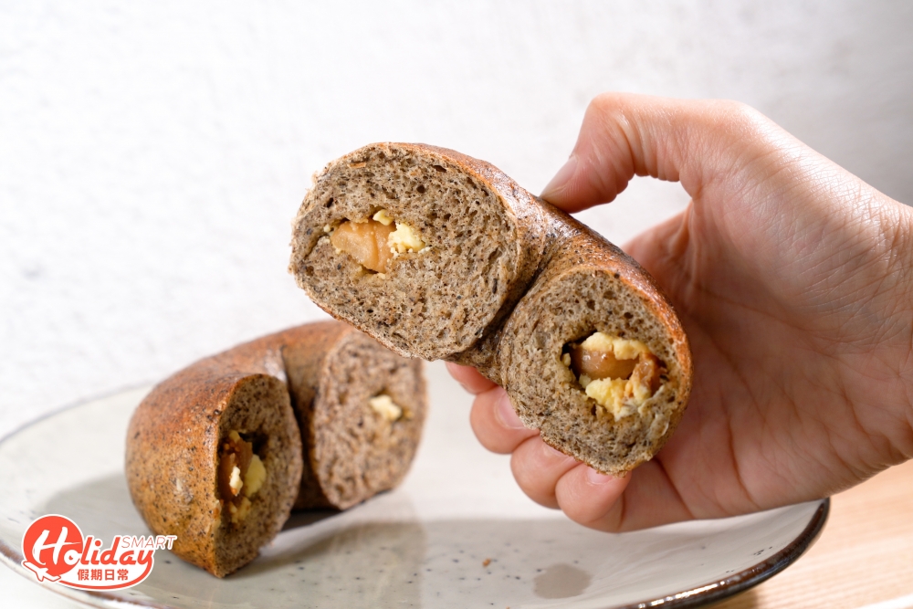 另外輕食方面,推介伯爵茶Bagel及煙三文魚牛角包。