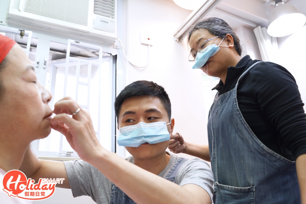 Jack大學畢業後返回香港，曾經從事市場推廣工作數年。「當時店舖主要是由媽媽和姊姊打理，自從姊姊有了小朋友後，只剩下媽媽負責線面，擔心媽媽壓力太大，所以毅然辭職回來幫忙」