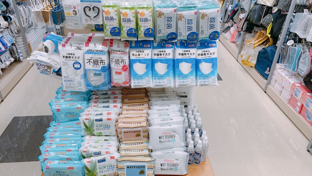 店內更有口罩等商品。