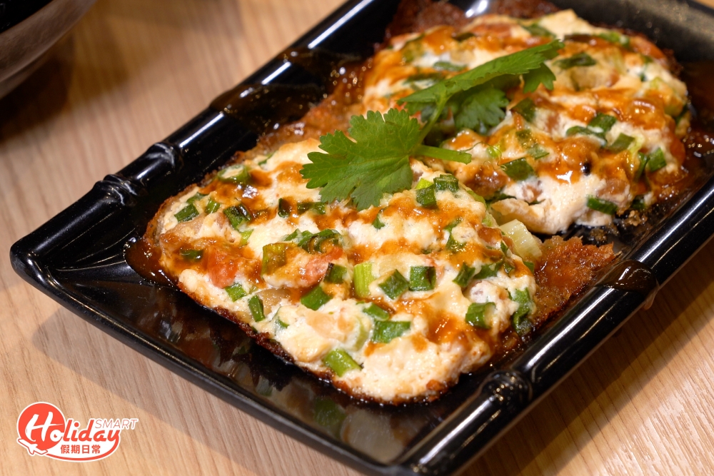 另外還有限定小食「芝脆豆腐餅」,魚肉豆腐滑溜,帶有芝士香,伴以麻香醬汁,特別惹味。